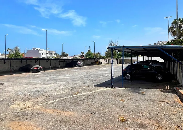 Spacious Triplex In Harhoura